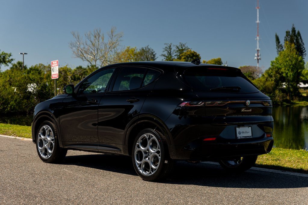 New 2025 Alfa Romeo Tonale w/ Premium Package image 9