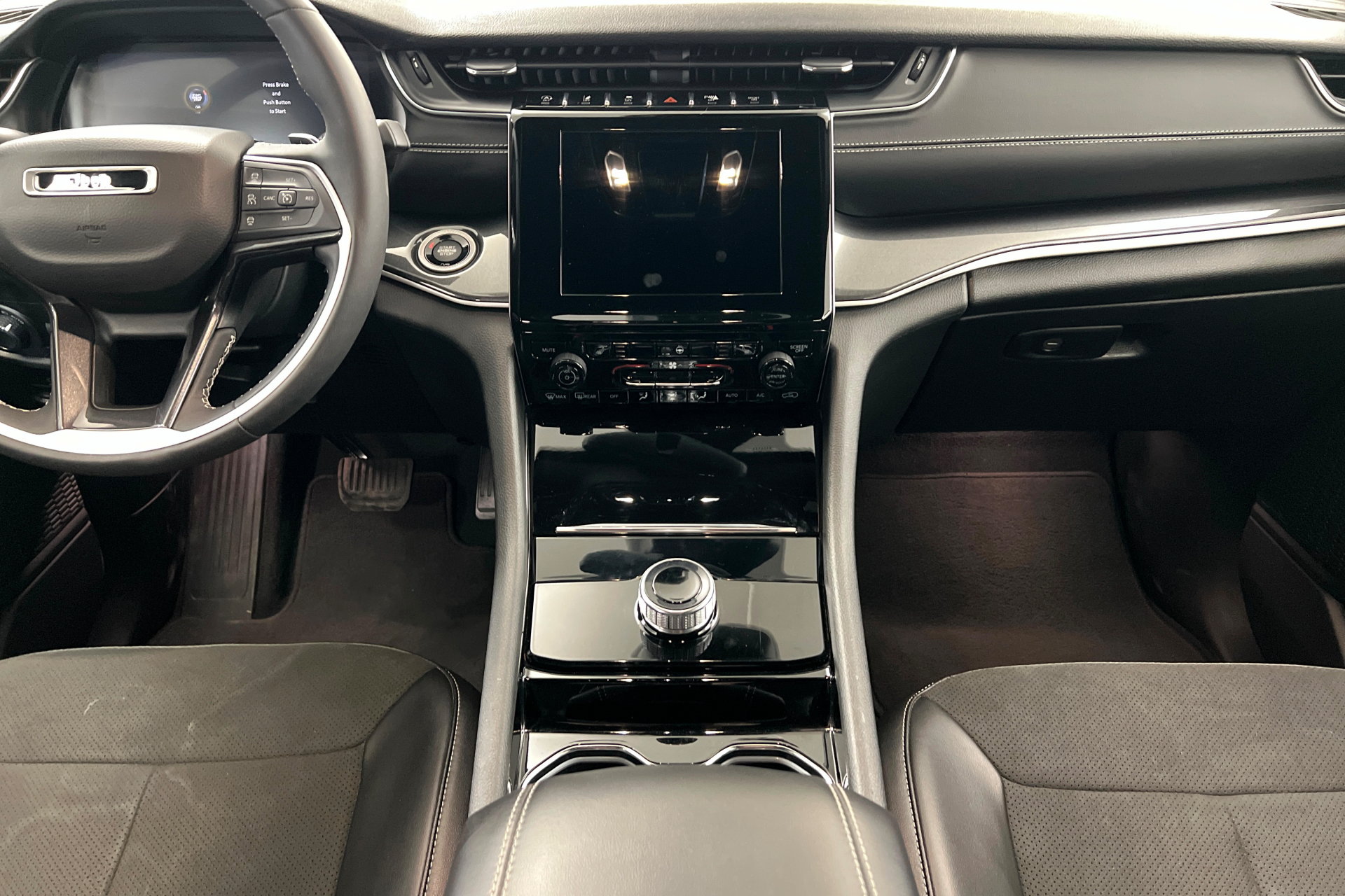 Certified 2023 Jeep Grand Cherokee Altitude AWD/4WD image 13