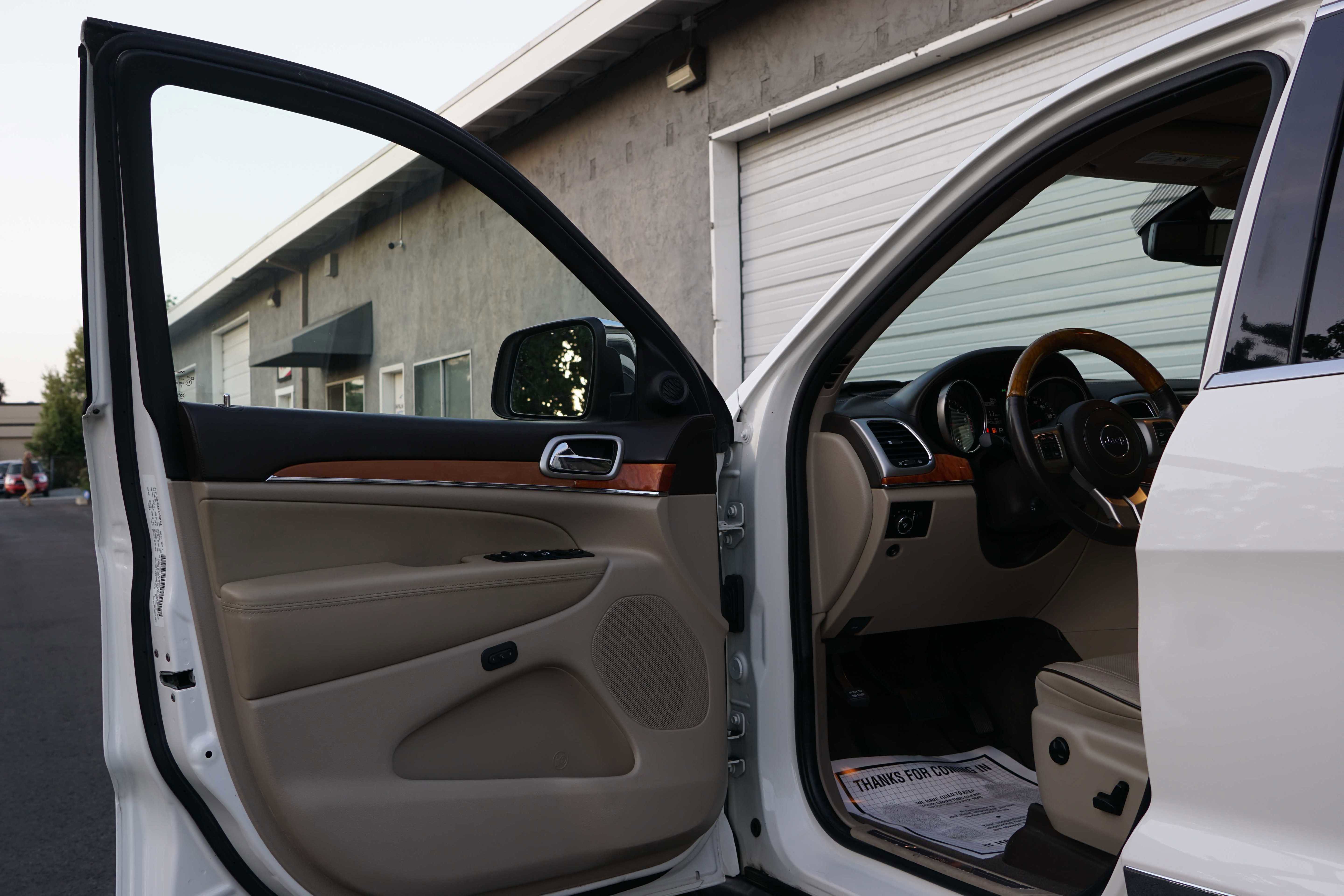 Used 2012 Jeep Grand Cherokee Overland image 36