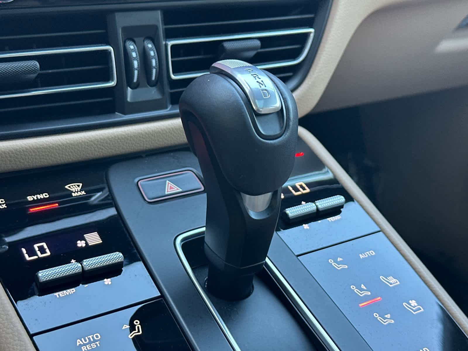 Certified 2025 Porsche Macan AWD/4WD image 24