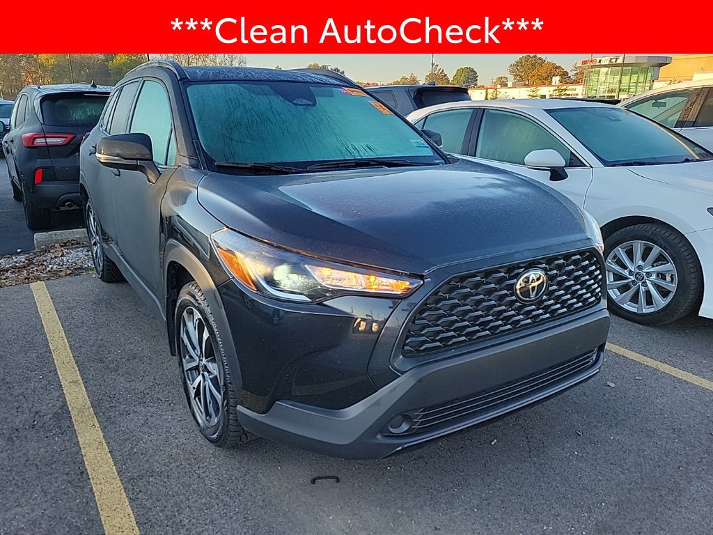 Used 2025 Toyota Corolla Cross LE AWD/4WD image 3