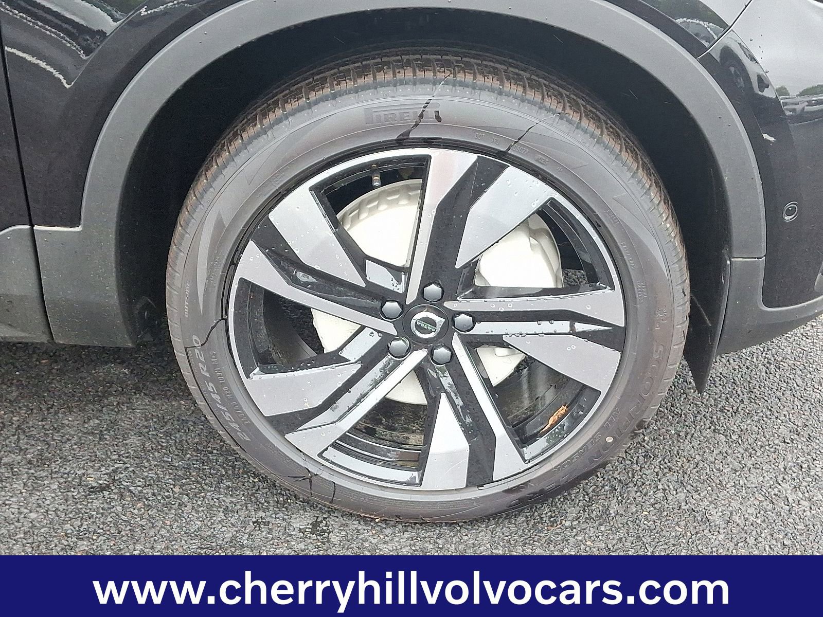 Certified 2025 Volvo XC40 B5 Ultra w/ Protection Package Premier image 8