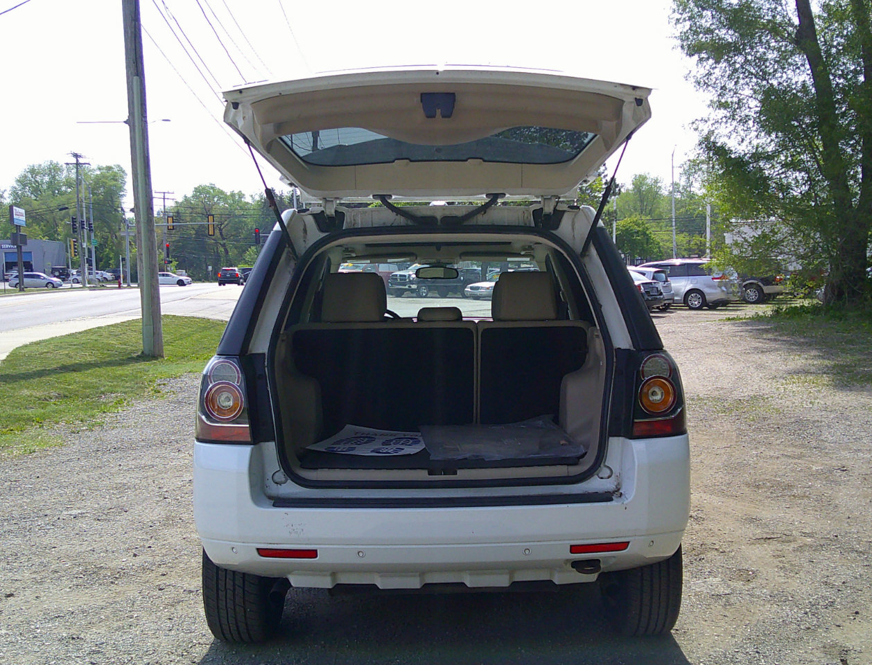 Used 2013 Land Rover LR2 image 11