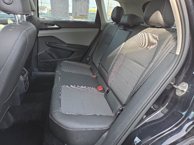 Used 2023 Volkswagen Taos SE w/ Panoramic Sunroof Package FWD image 13