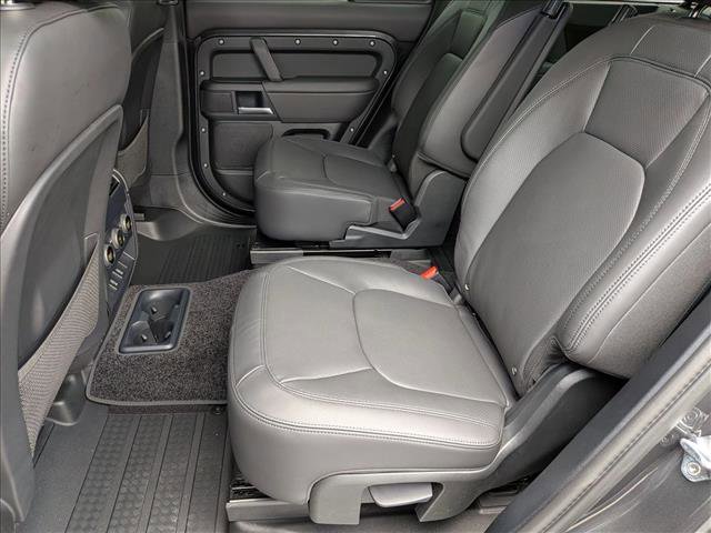 New 2026 Land Rover Defender 130 X-Dynamic SE image 15