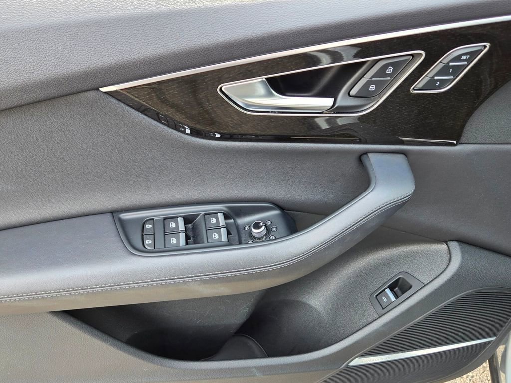 Used 2024 Audi Q7 3.0T Premium Plus image 16