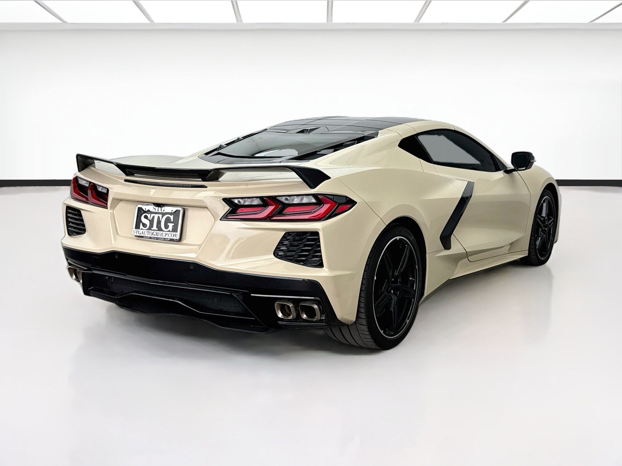 Used 2023 Chevrolet Corvette Stingray Preferred Cpe w/ Z51 Performance Package RWD image 4
