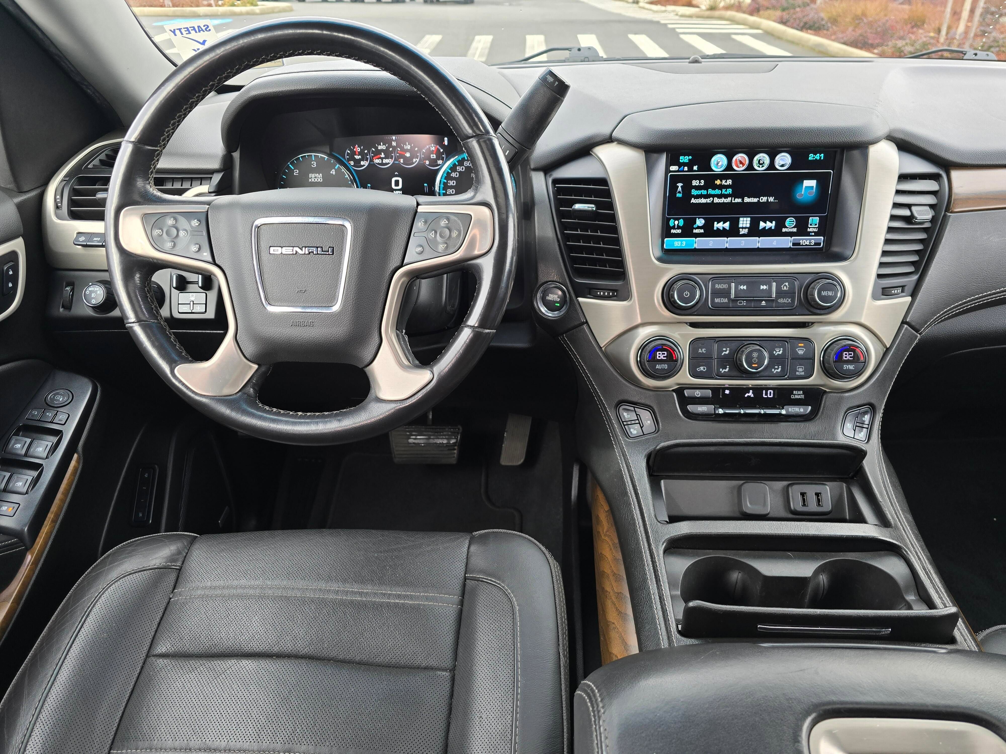 Used 2020 GMC Yukon XL Denali w/ Denali Premium Package image 15