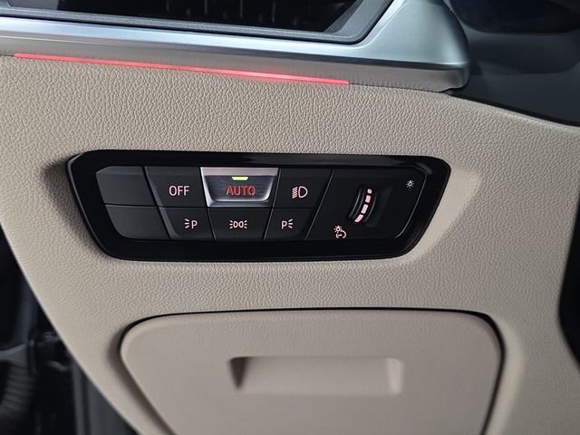 Used 2021 BMW M440i Convertible w/ Premium Package image 23