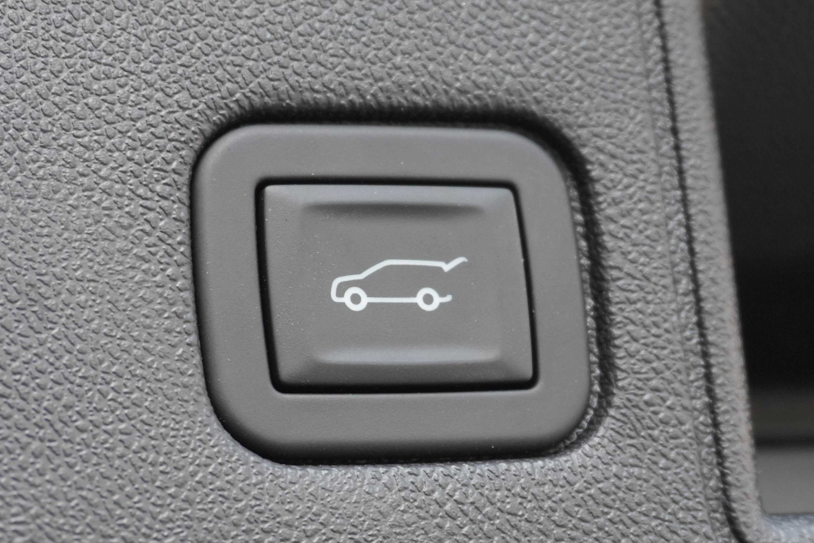 Used 2024 GMC Terrain SLE w/ Driver Convenience Package FWD image 33