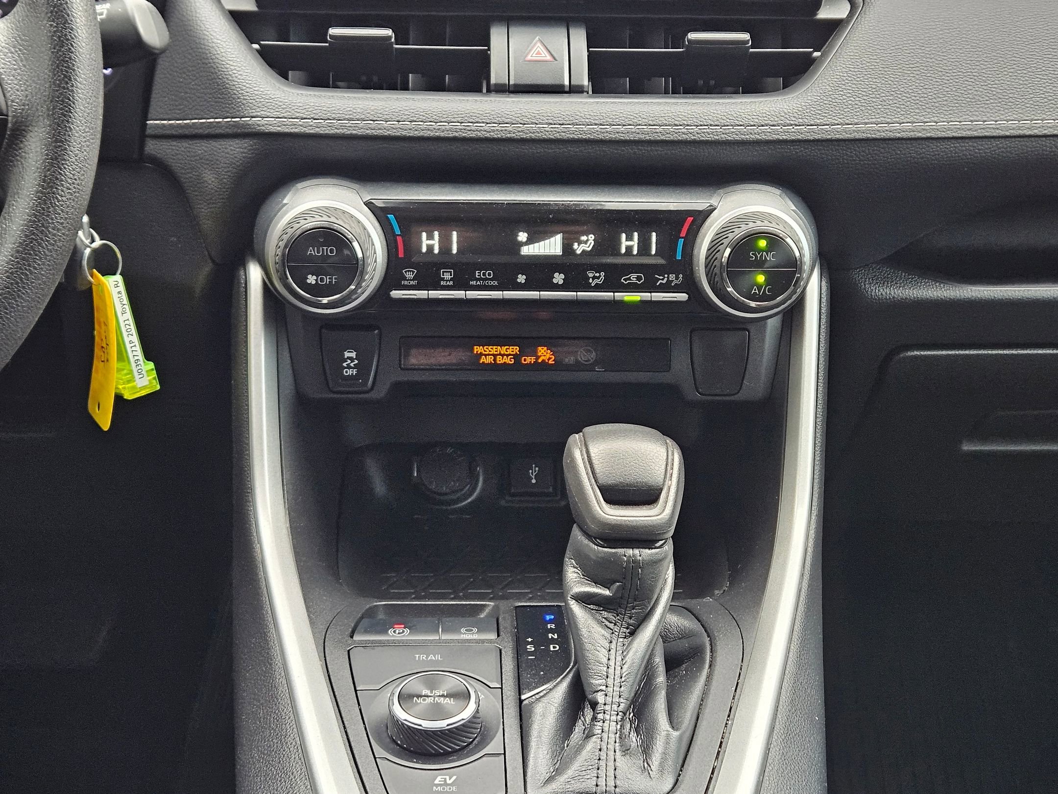 Used 2021 Toyota RAV4 LE image 14