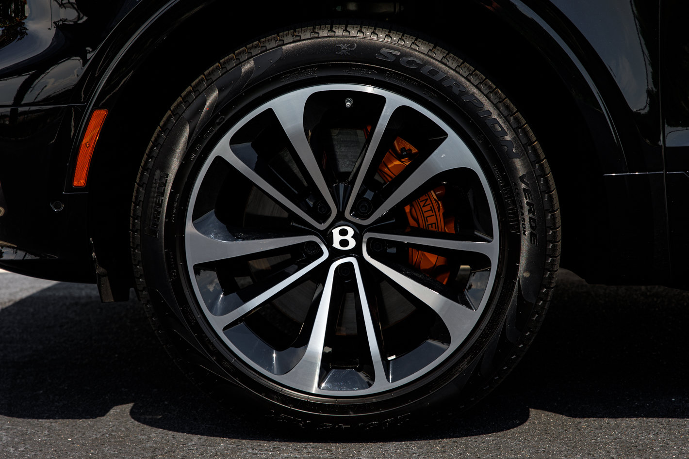Certified 2023 Bentley Bentayga Extended Wheelbase AWD/4WD image 27