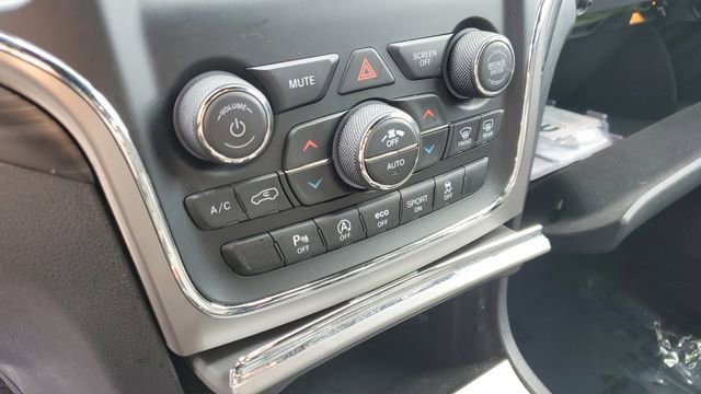 Certified 2021 Jeep Grand Cherokee Laredo image 18