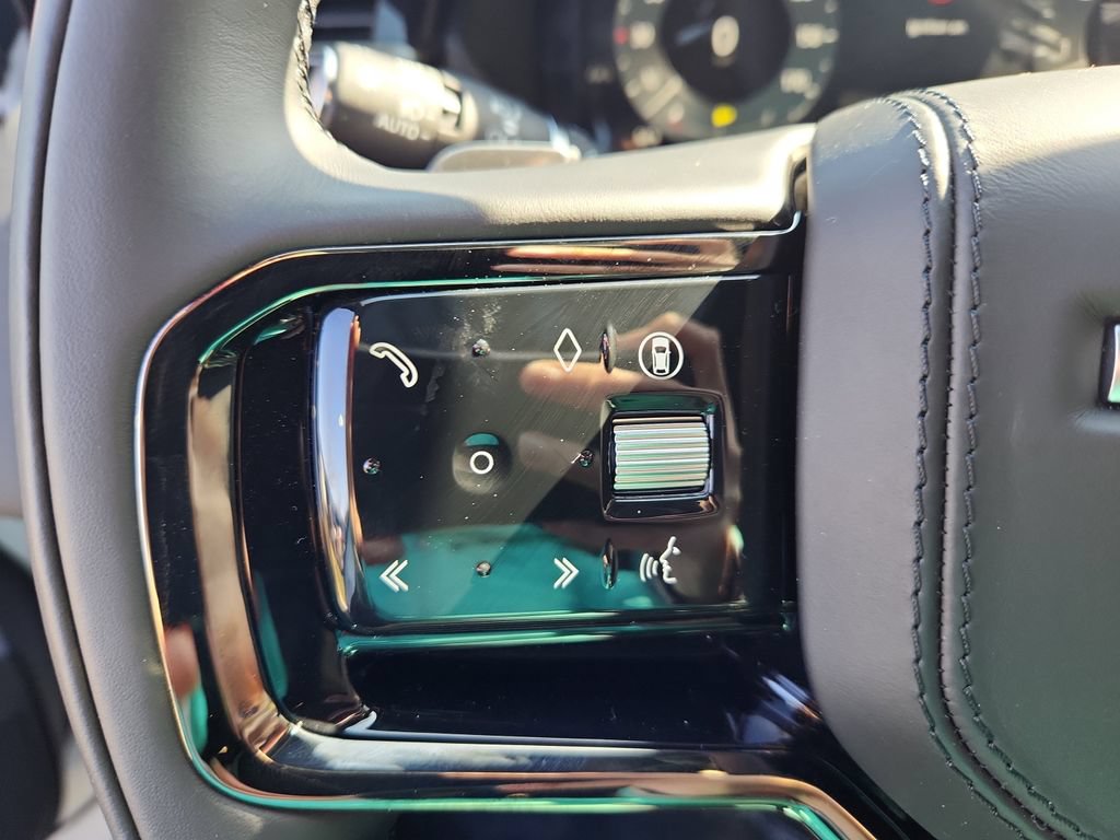 Certified 2026 Land Rover Range Rover Velar Dynamic SE AWD/4WD image 19