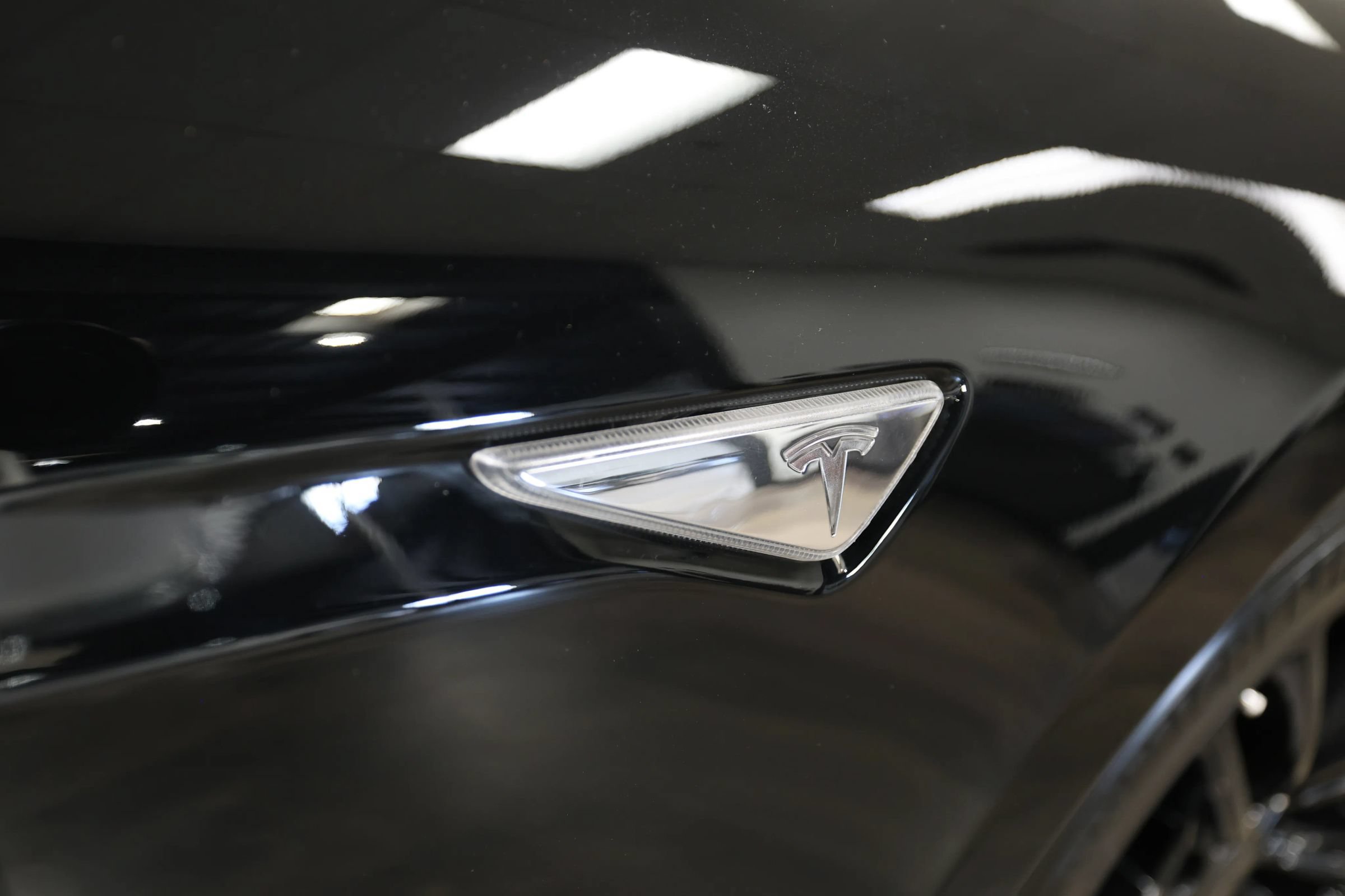 Used 2015 Tesla Model S 85 RWD image 13