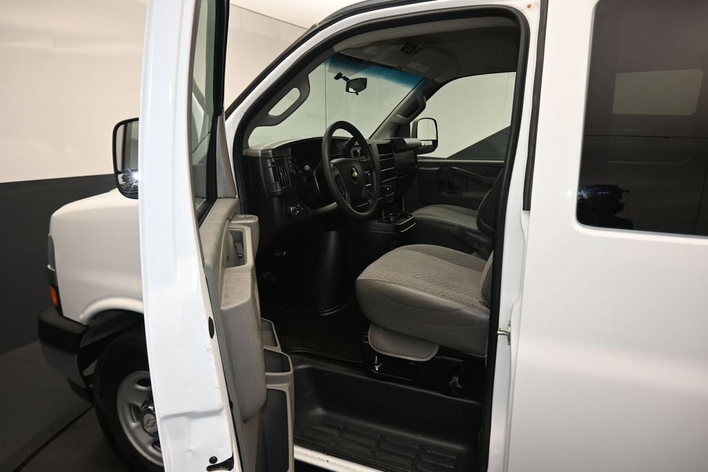 Used 2017 Chevrolet Express 3500 LT w/ LT Preferred Equipment Group RWD image 11
