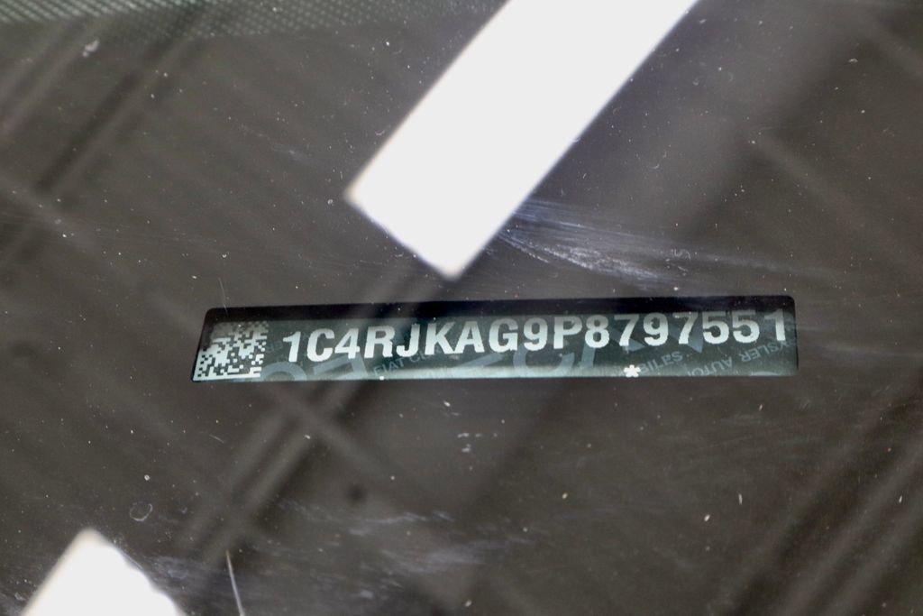 Used 2023 Jeep Grand Cherokee L Laredo AWD/4WD image 34