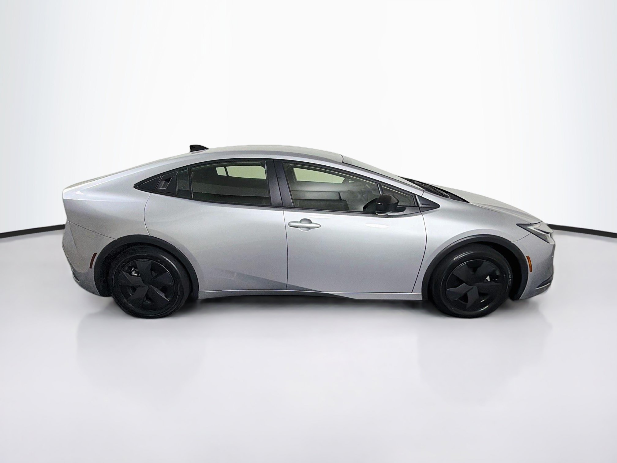 Used 2026 Toyota Prius LE FWD image 10