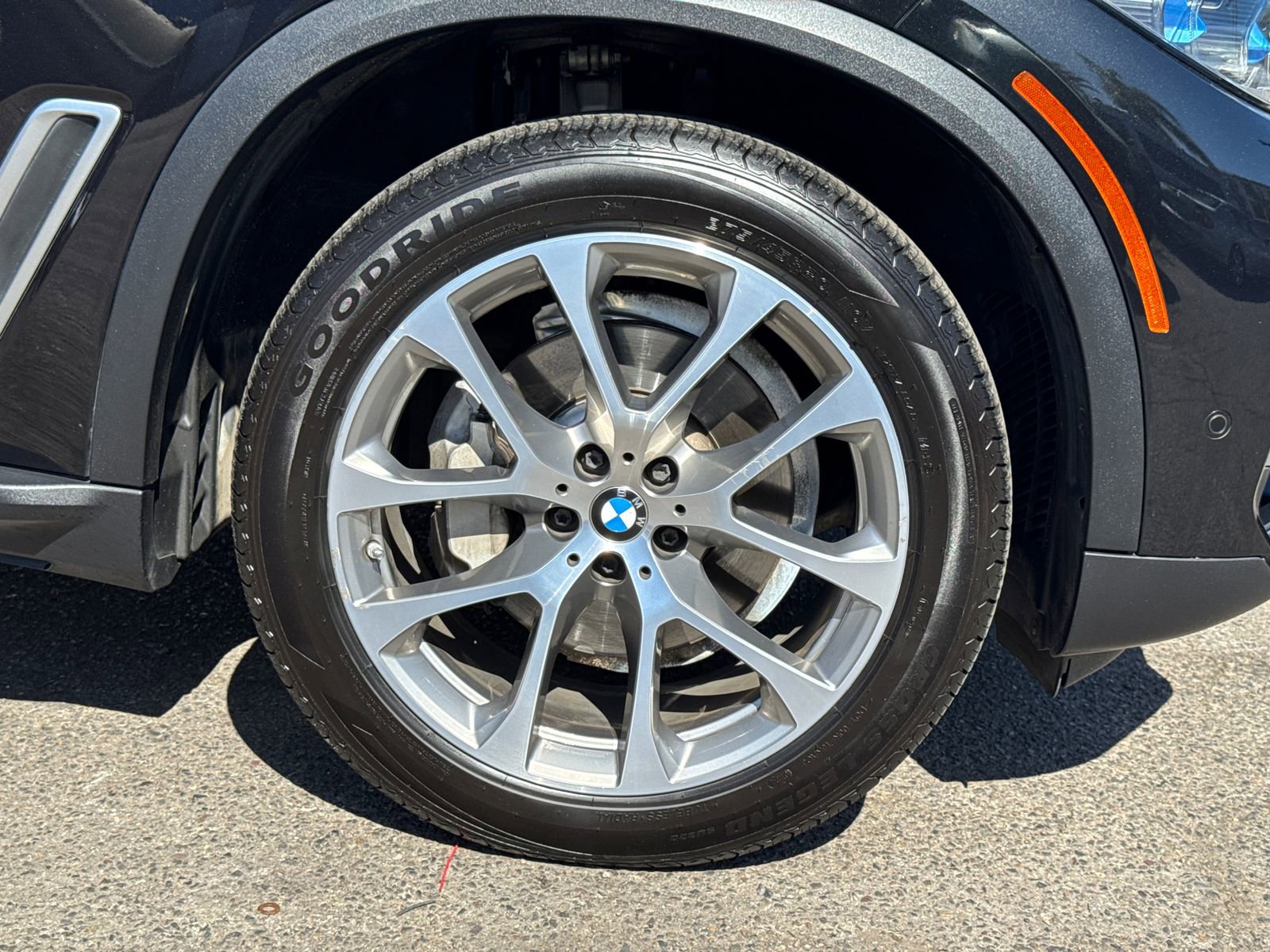Used 2019 BMW X5 xDrive40i w/ Executive Package AWD/4WD image 3