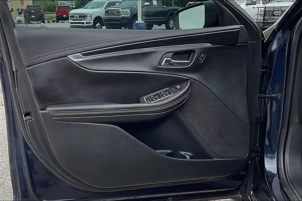 Used 2018 Chevrolet Impala LT FWD image 17