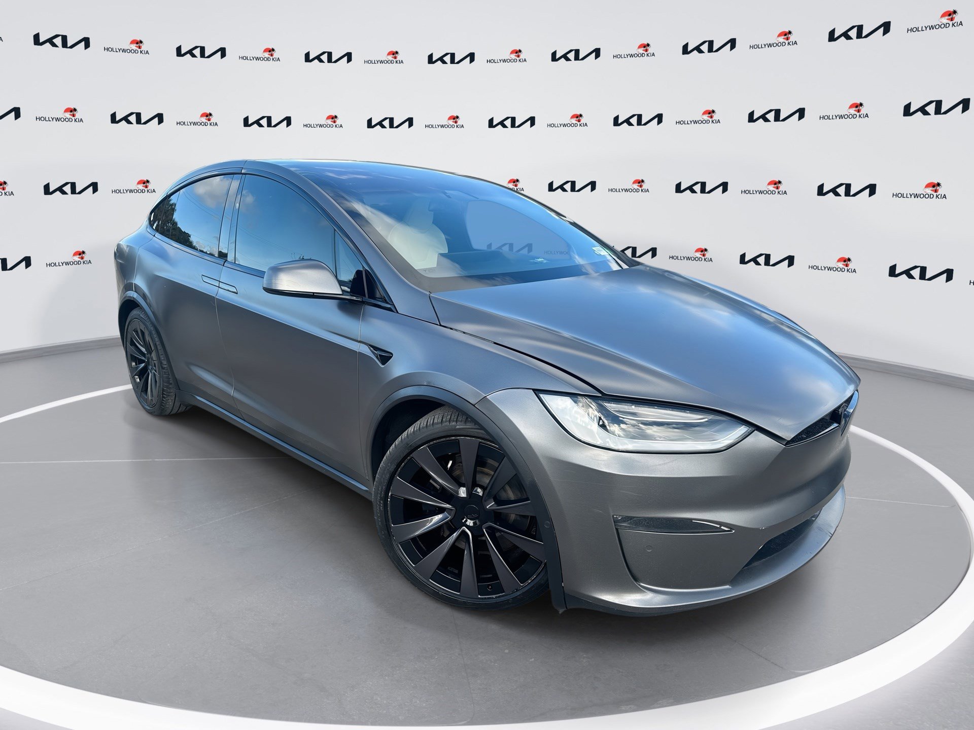 Used 2022 Tesla Model X Plaid image 1