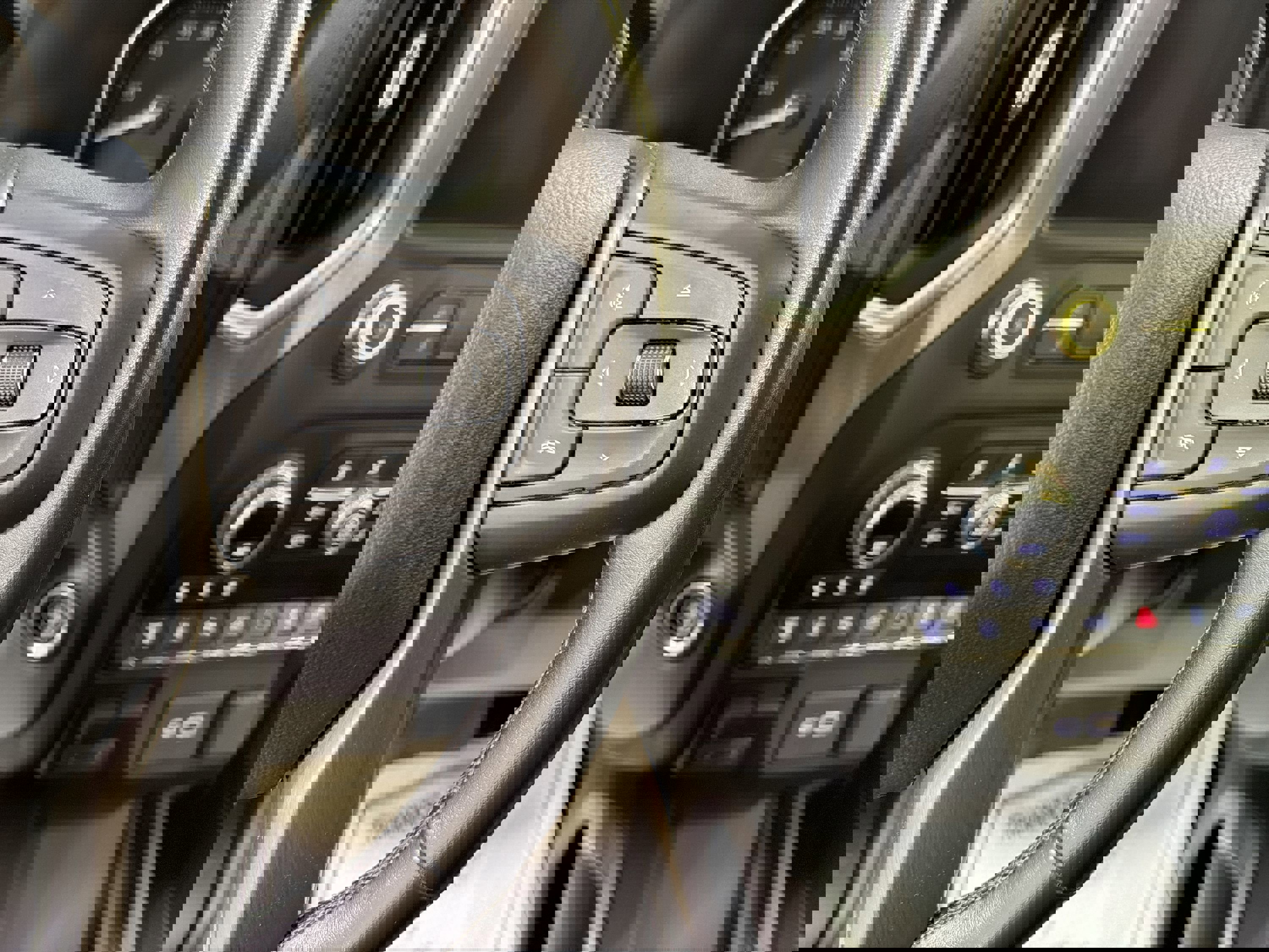 Used 2022 GMC Sierra 2500 Denali w/ Denali Black Diamond Edition image 15