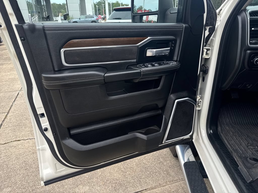 Used 2024 RAM 2500 Laramie AWD/4WD image 12