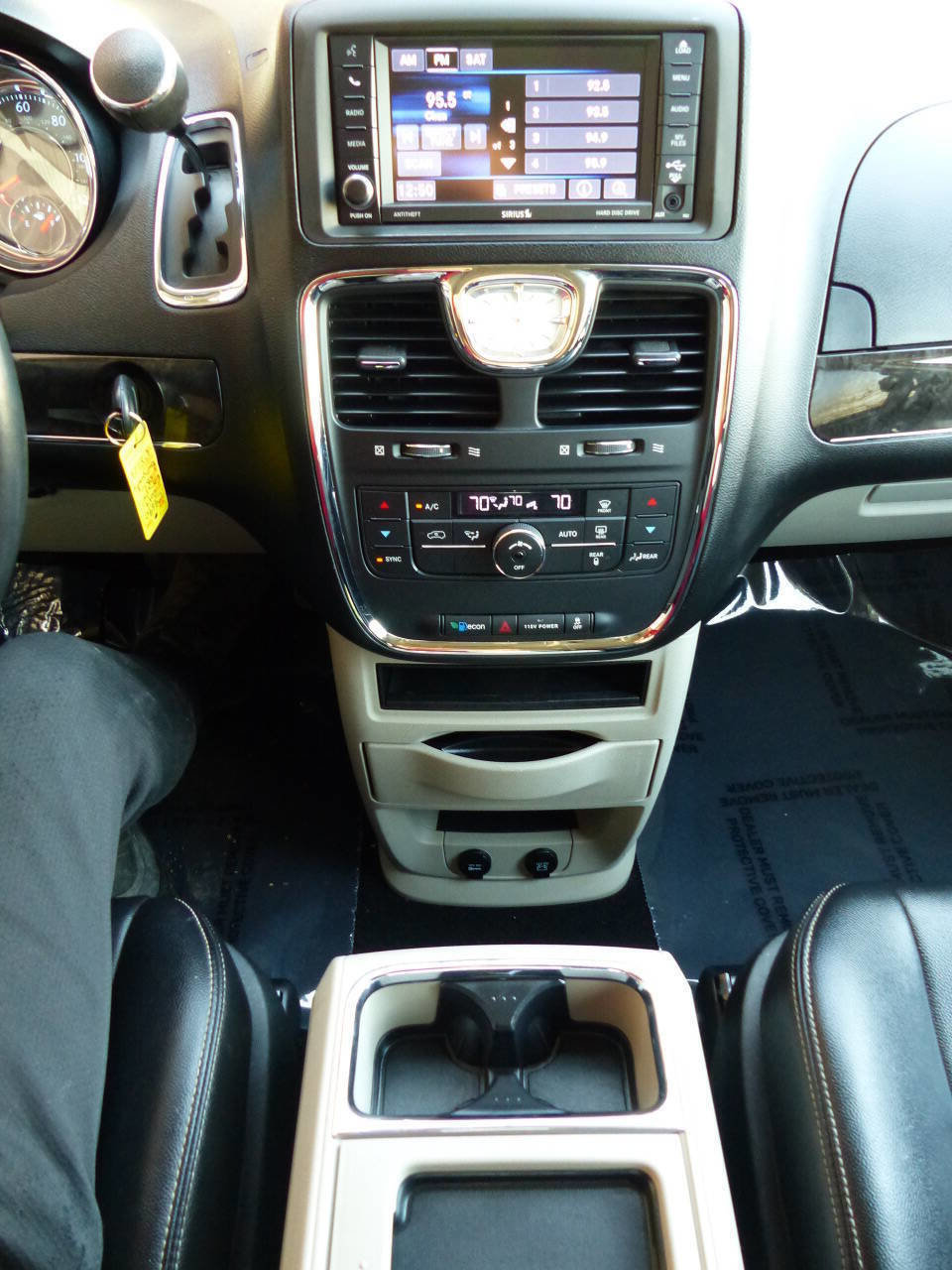 Used 2014 Chrysler Town & Country Touring image 31