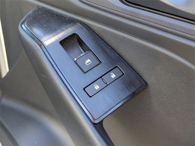 Used 2024 Nissan Rogue S image 31