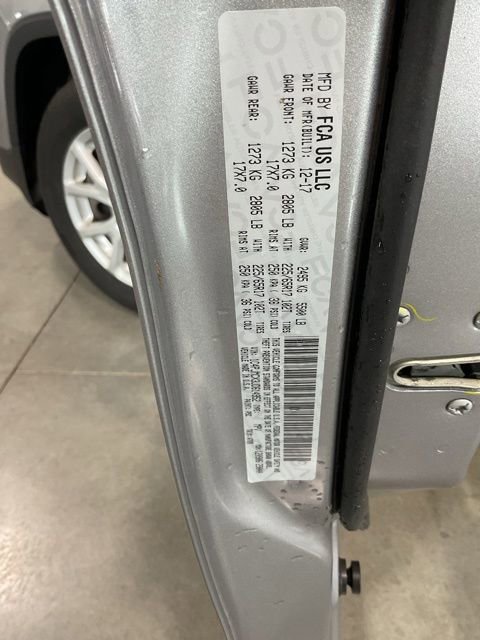Used 2018 Jeep Cherokee Latitude w/ Cold Weather Group AWD/4WD image 22