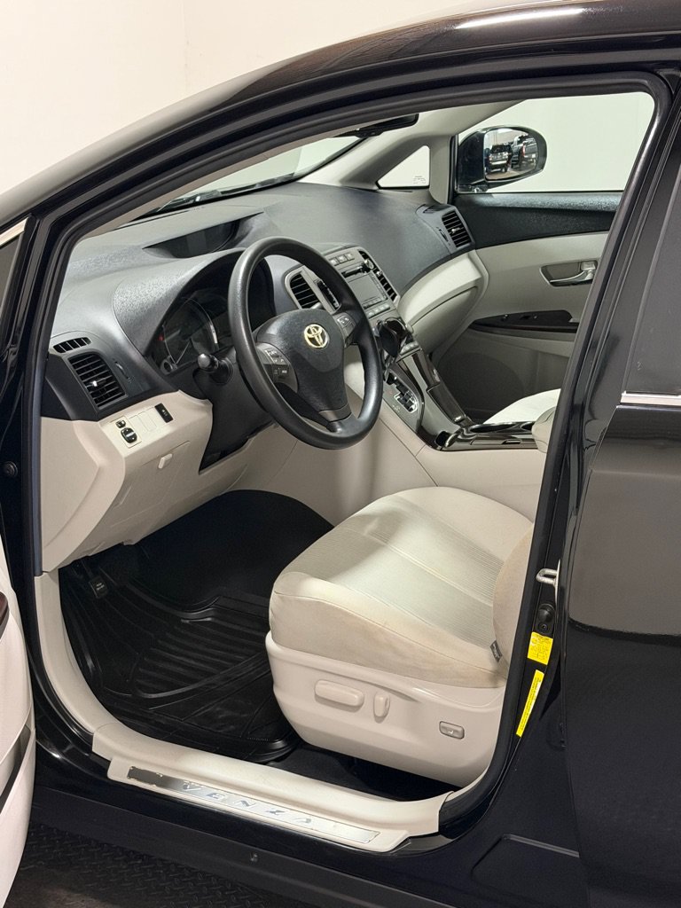 Used 2012 Toyota Venza LE FWD image 7