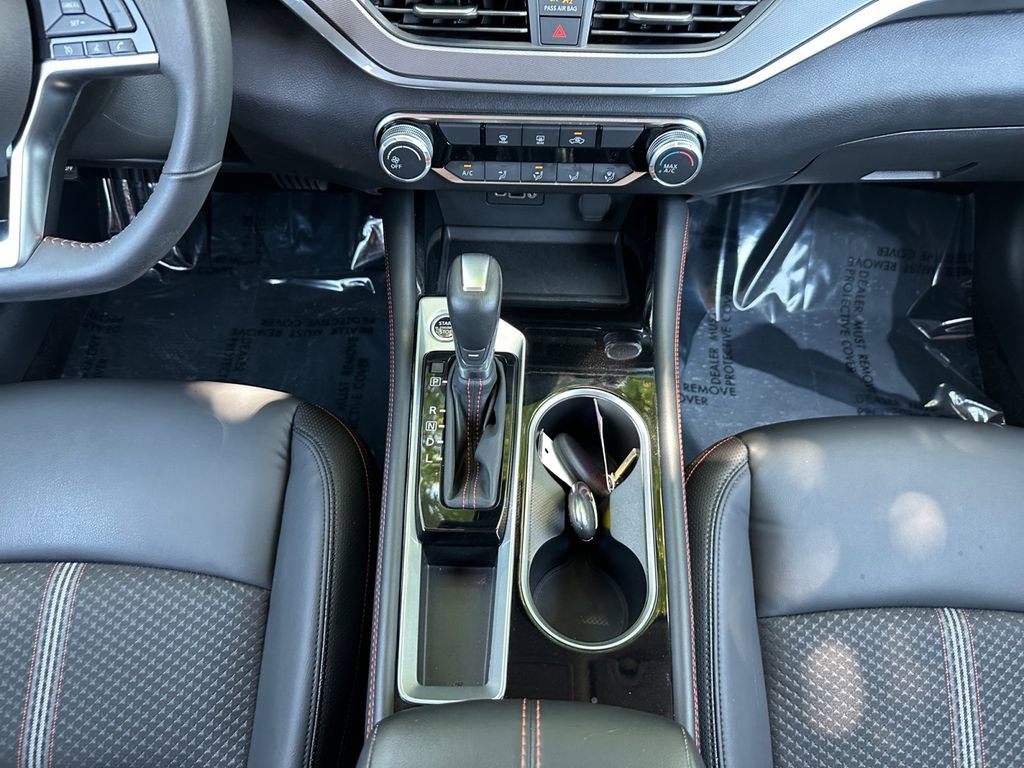 Used 2024 Nissan Altima 2.5 SR FWD image 11