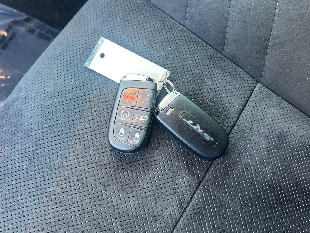 Used 2015 Dodge Challenger SRT image 41