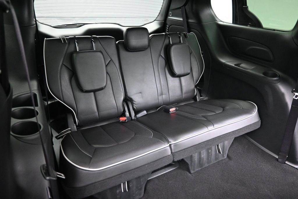 Used 2025 Chrysler Pacifica Limited FWD image 25