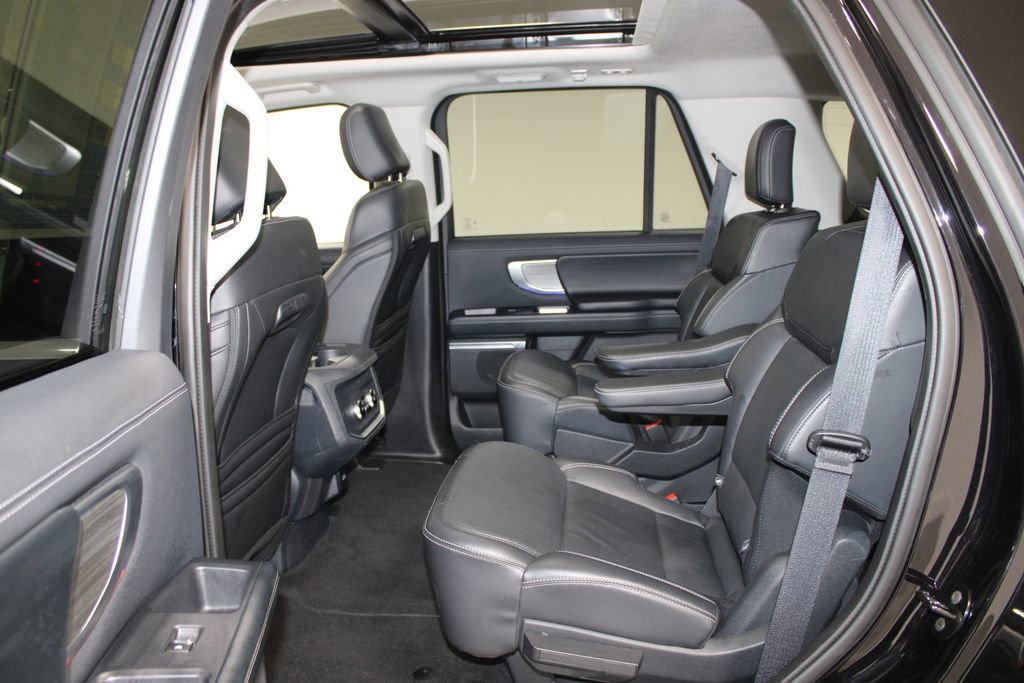 Used 2025 Ford Expedition Platinum image 27
