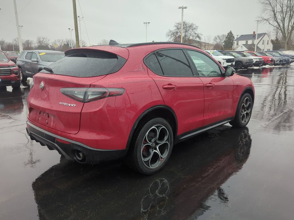 Used 2025 Alfa Romeo Stelvio Sprint w/ Veloce Package image 9