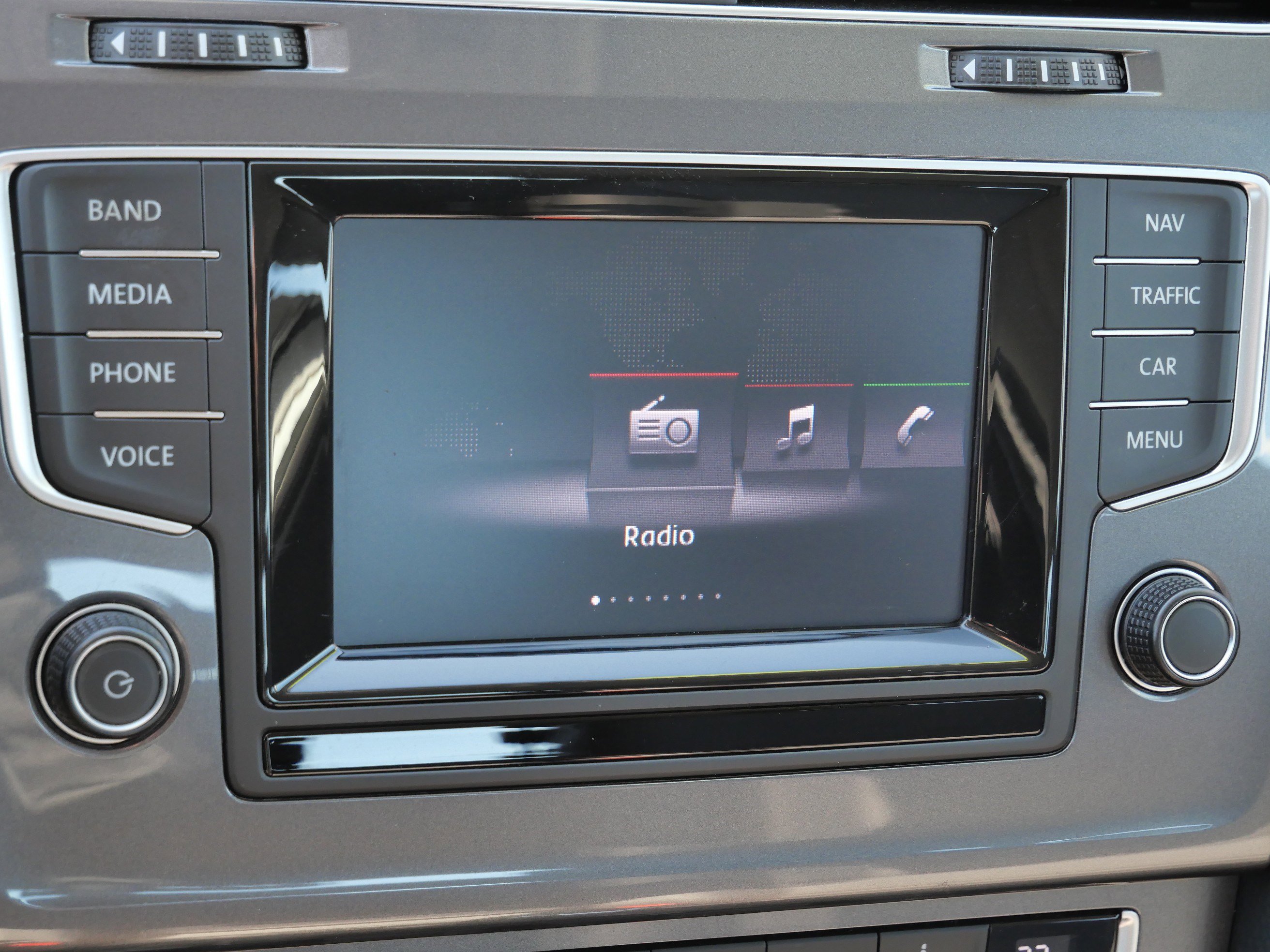 Used 2015 Volkswagen e-Golf SEL Premium image 25