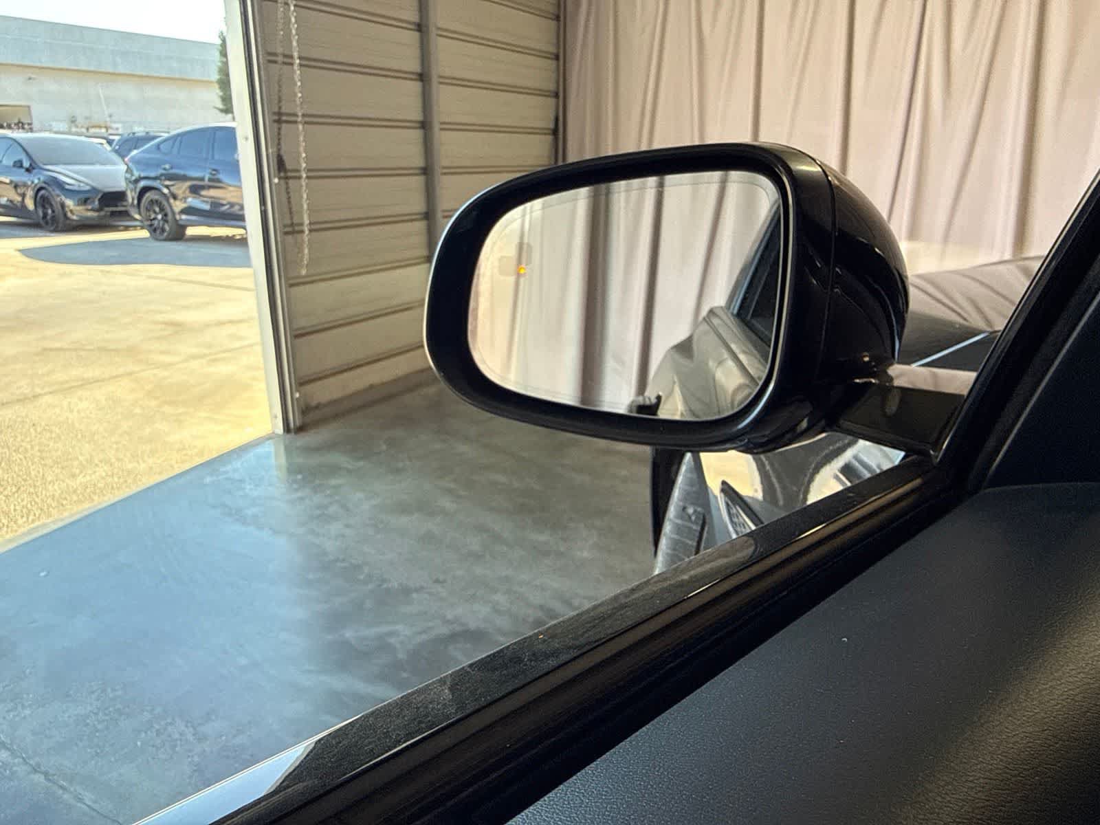 Used 2023 Jaguar XF SE RWD image 17