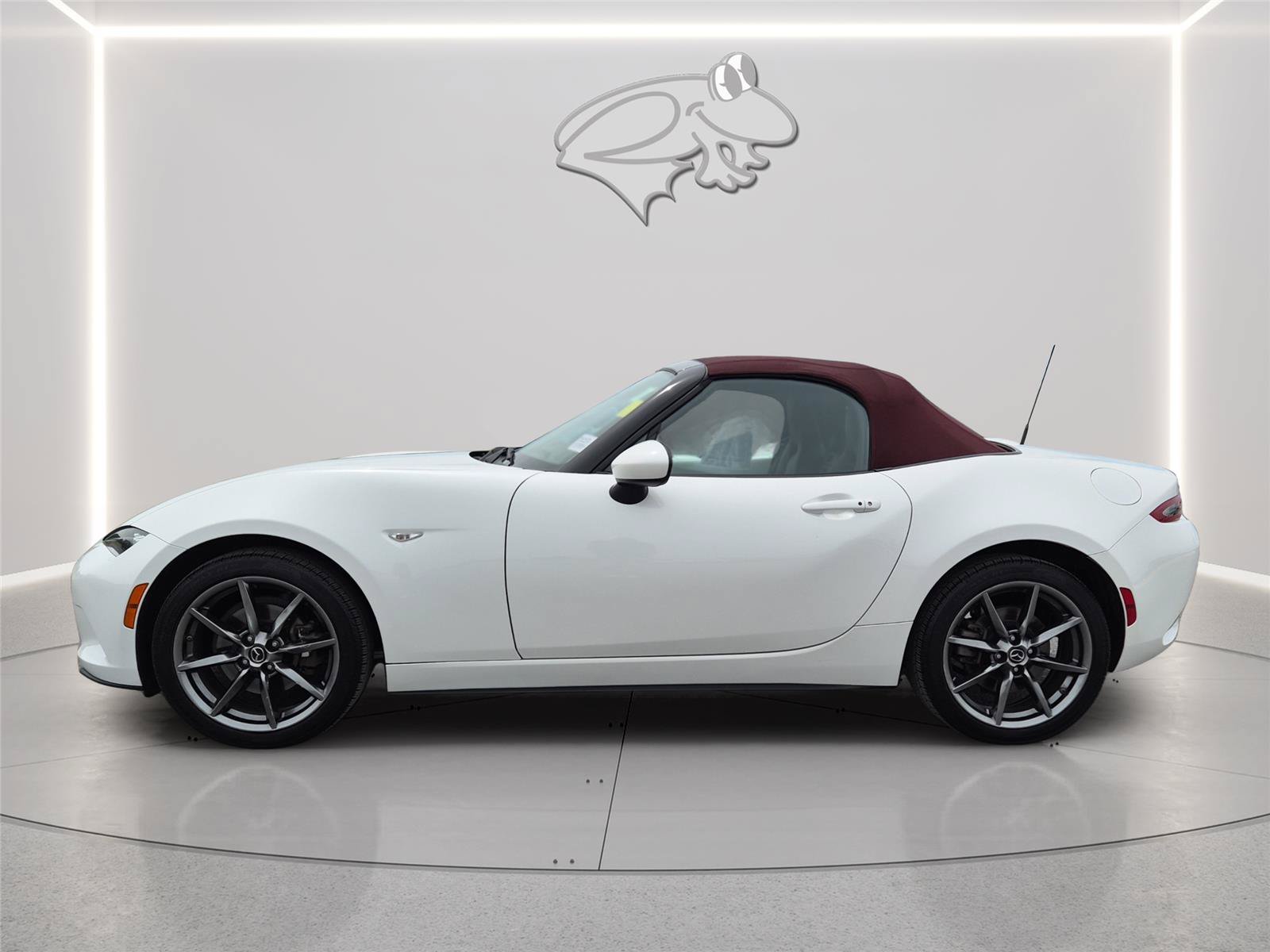 Used 2018 MAZDA MX-5 Miata Grand Touring RWD image 2