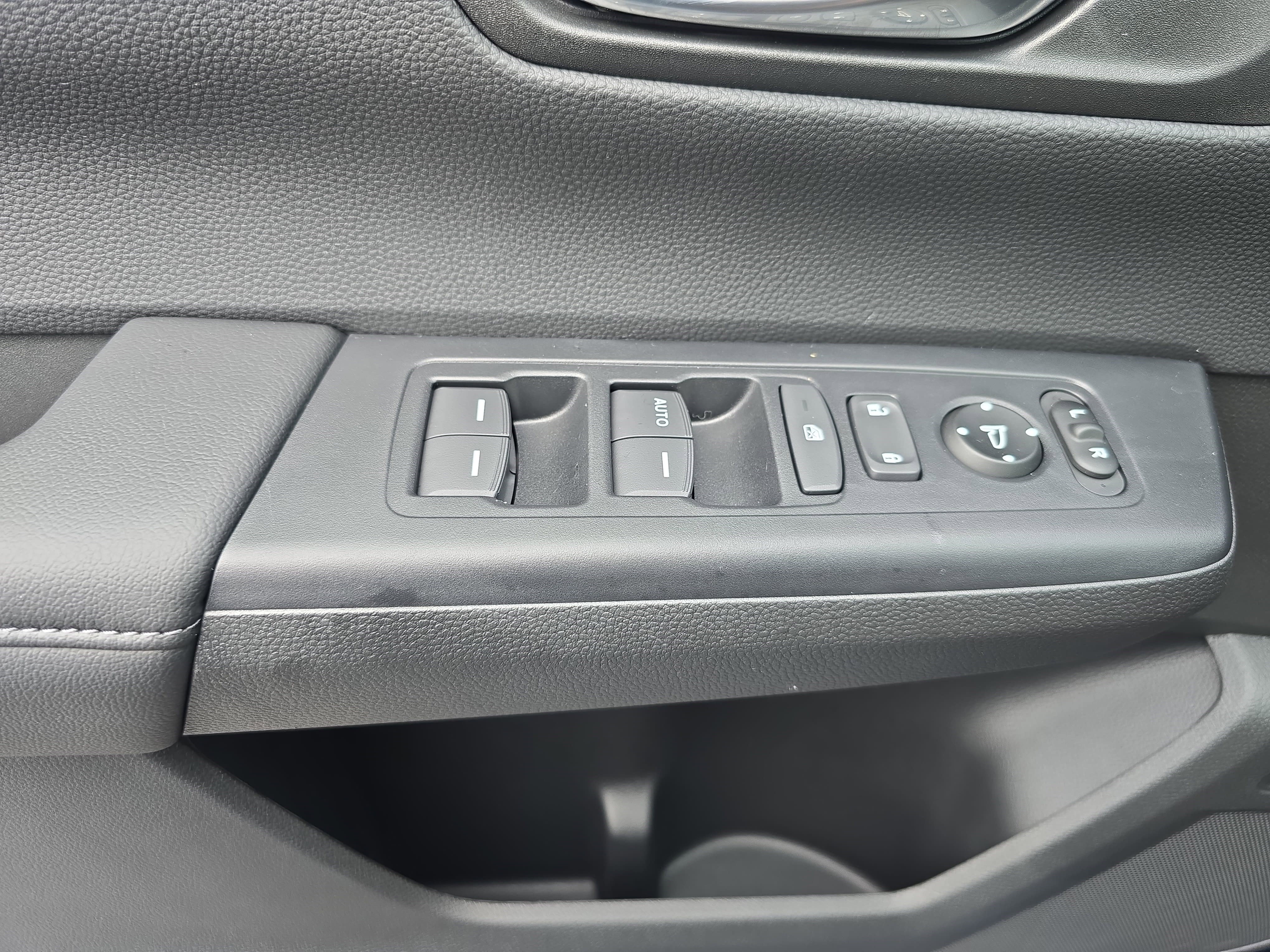 Used 2025 Honda CR-V LX image 25