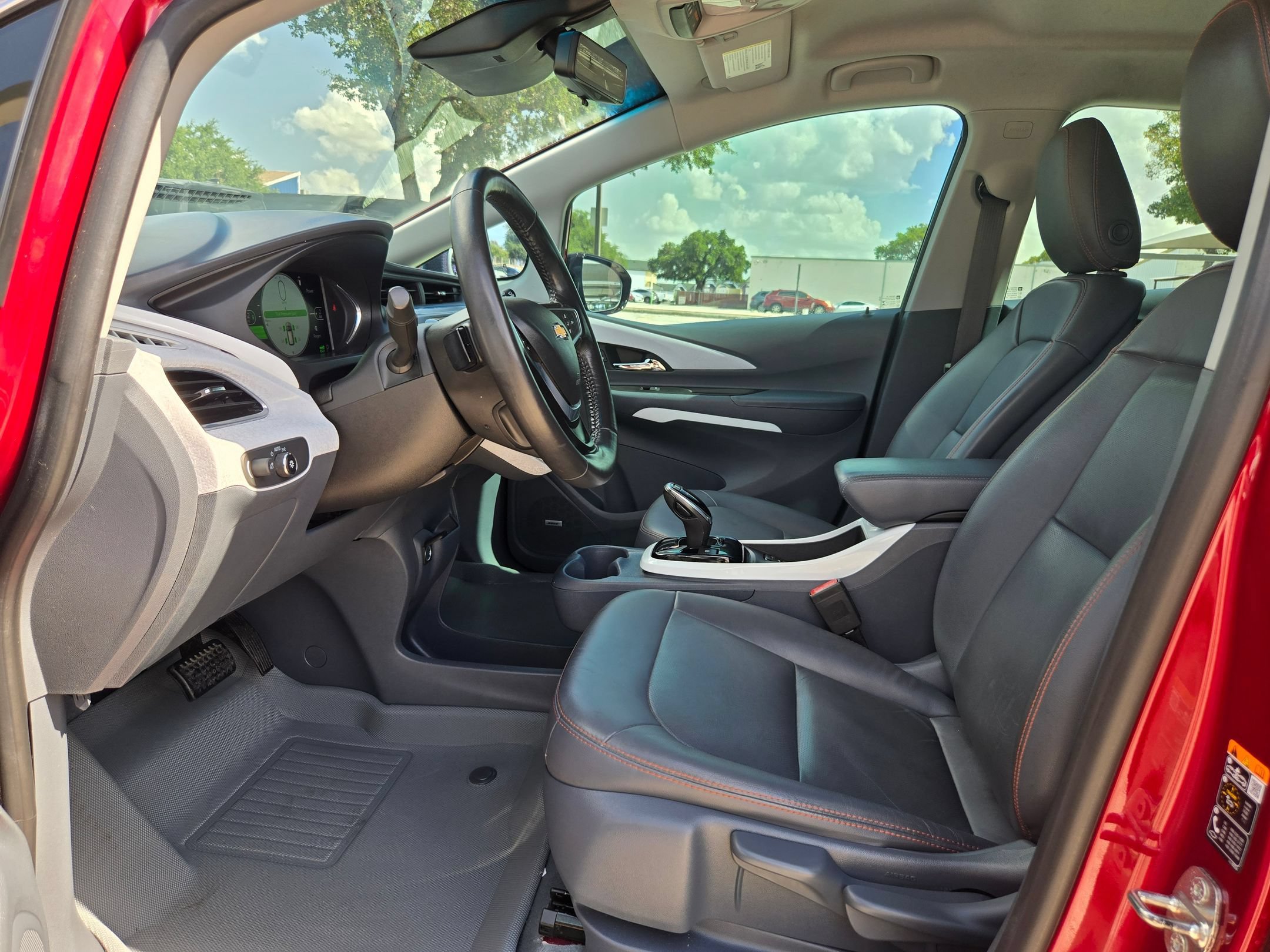 Used 2019 Chevrolet Bolt Premier w/ Infotainment Package FWD image 10