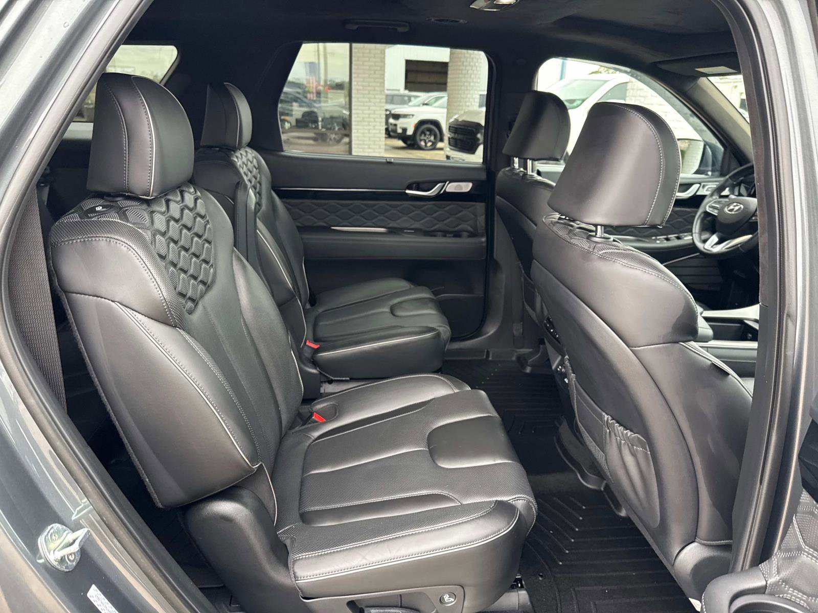 Used 2022 Hyundai Palisade Calligraphy image 9