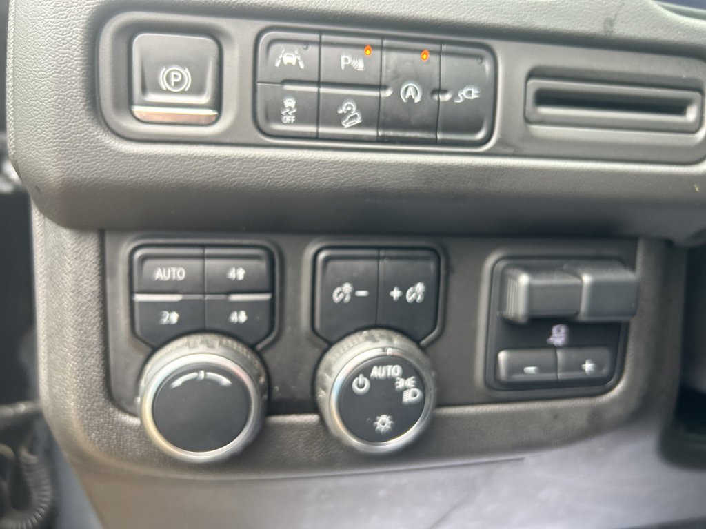 Used 2021 Chevrolet Tahoe Z71 w/ Z71 Signature Package image 30