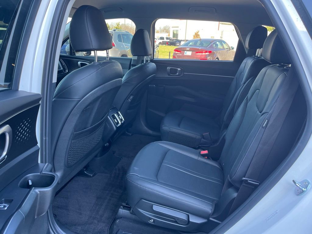 Certified 2025 Kia Sorento EX image 29