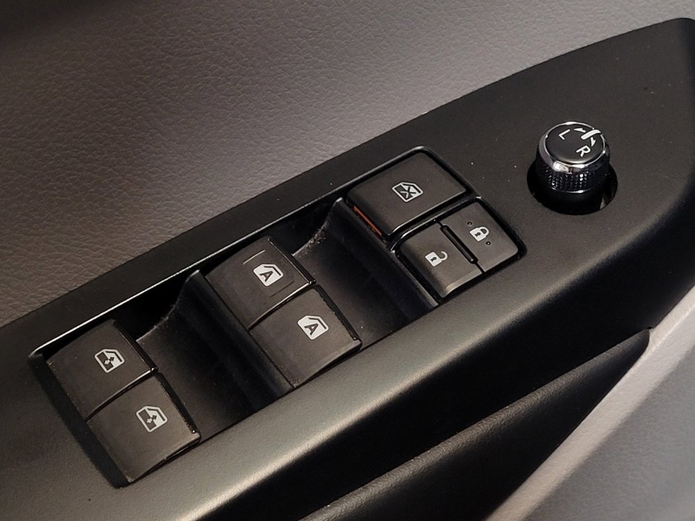 Used 2018 Toyota Highlander Plus FWD image 27