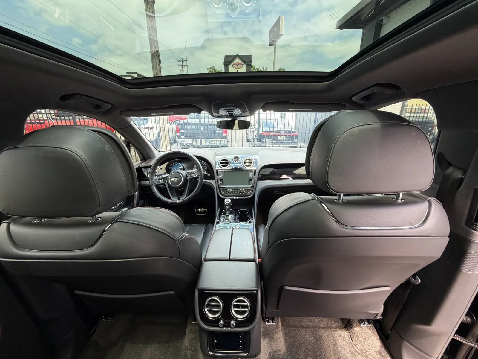 Used 2020 Bentley Bentayga AWD/4WD image 68