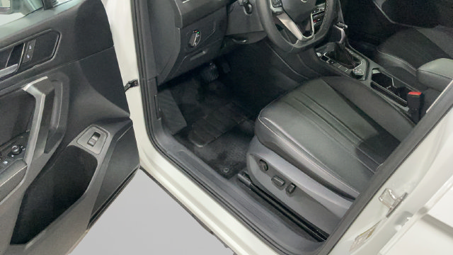 Certified 2024 Volkswagen Tiguan SE AWD/4WD image 27