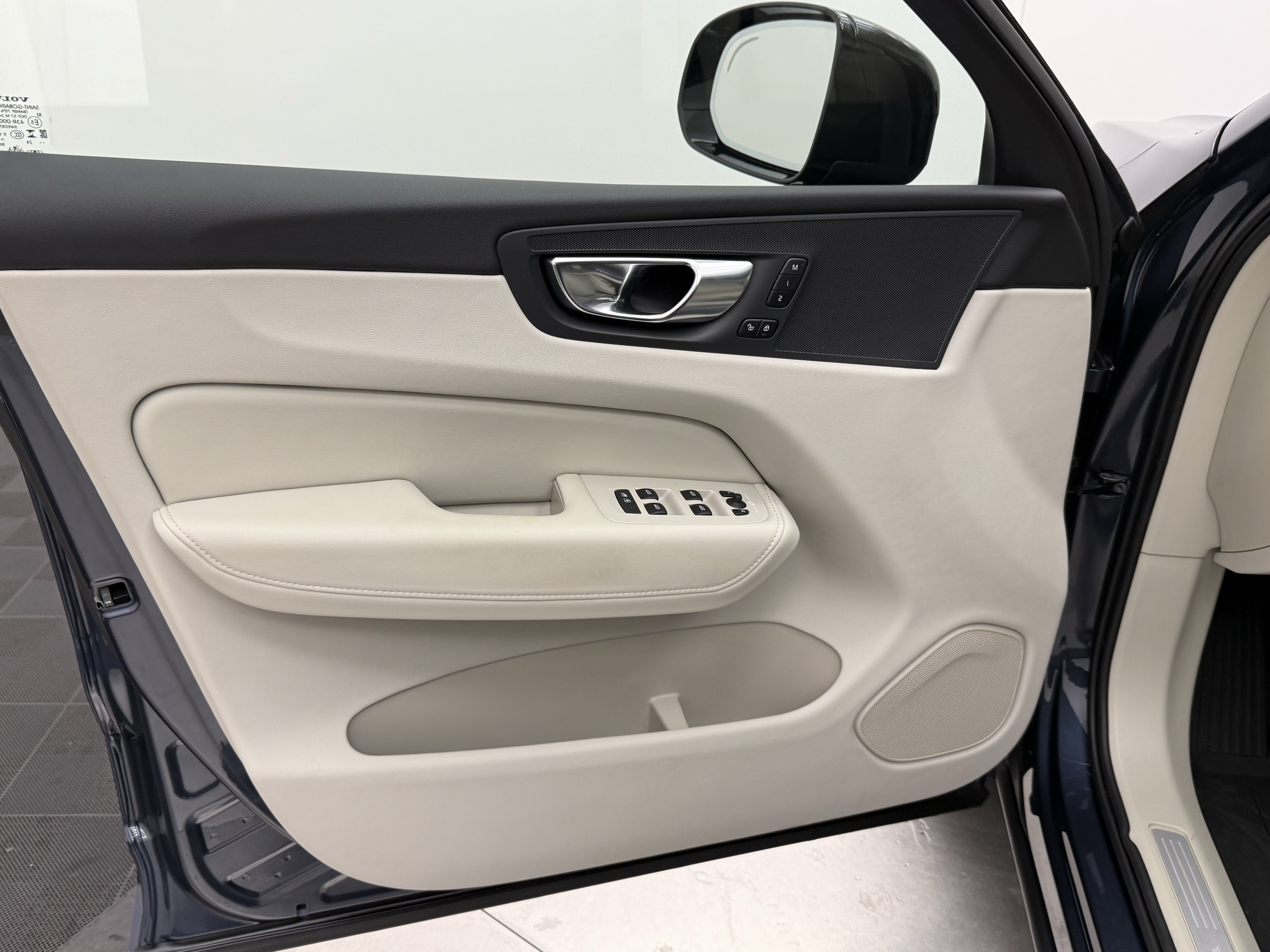 Certified 2025 Volvo XC60 B5 Plus w/ Protection Package Premier AWD/4WD image 13