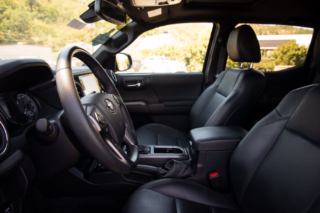 Used 2023 Toyota Tacoma TRD Sport w/ TRD Premium Sport Package AWD/4WD image 12