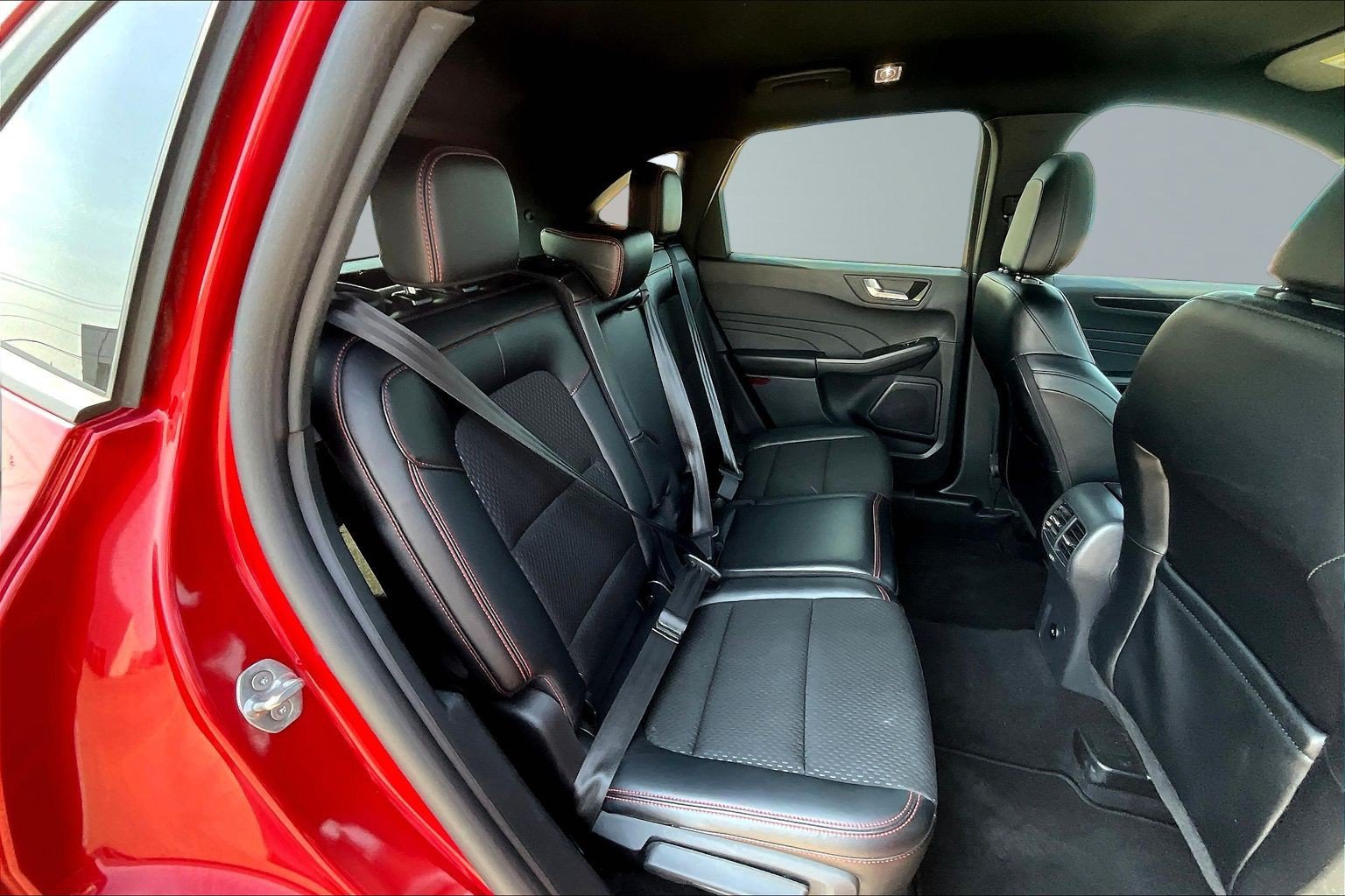 Used 2025 Ford Escape ST-Line Select AWD/4WD image 26